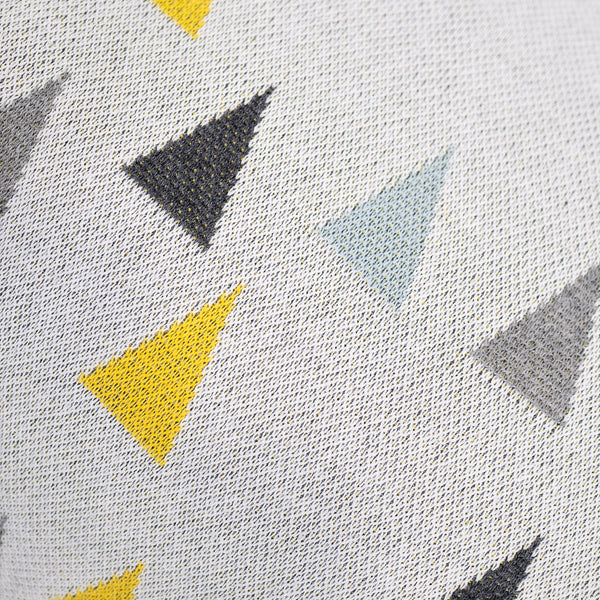 Pieni Rahi Jakkara - Neulottu Geometrinen Kolmio Fabric Close-up Image