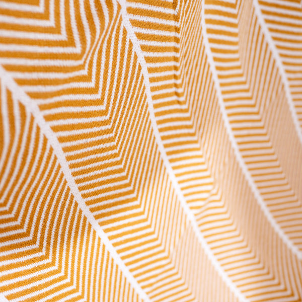 Huopa - Neulottu Kalanruotokuvio Sinappi Fabric Close-up Image