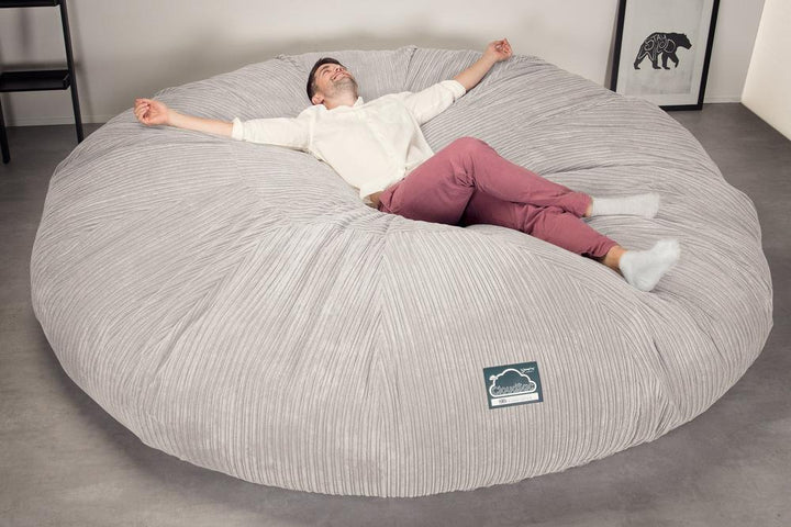 LOUNGE PUG, CloudSac 5000 XXXXXL - Suuri Muistivaahtotäytteinen Säkkituolisohva - Vakosametti Norsunluu