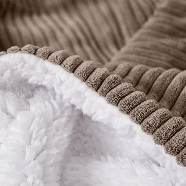 Sherpa Viltti - Vakosametti Mokka Fabric Close-up Image